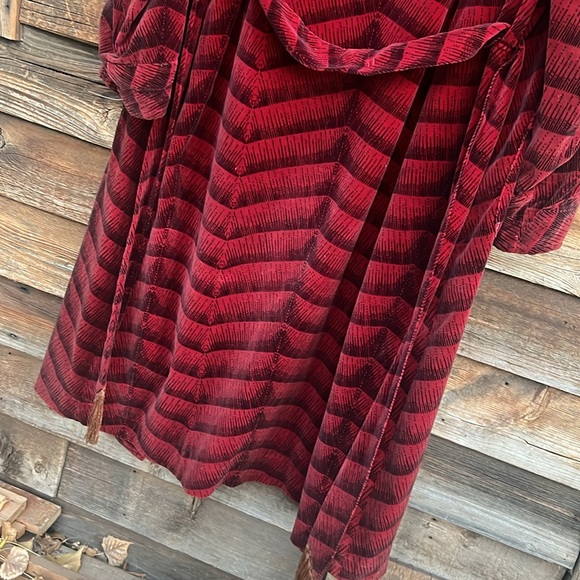 Vintage velvet double breasted house coat belted with tassels - Picture 14 of 15